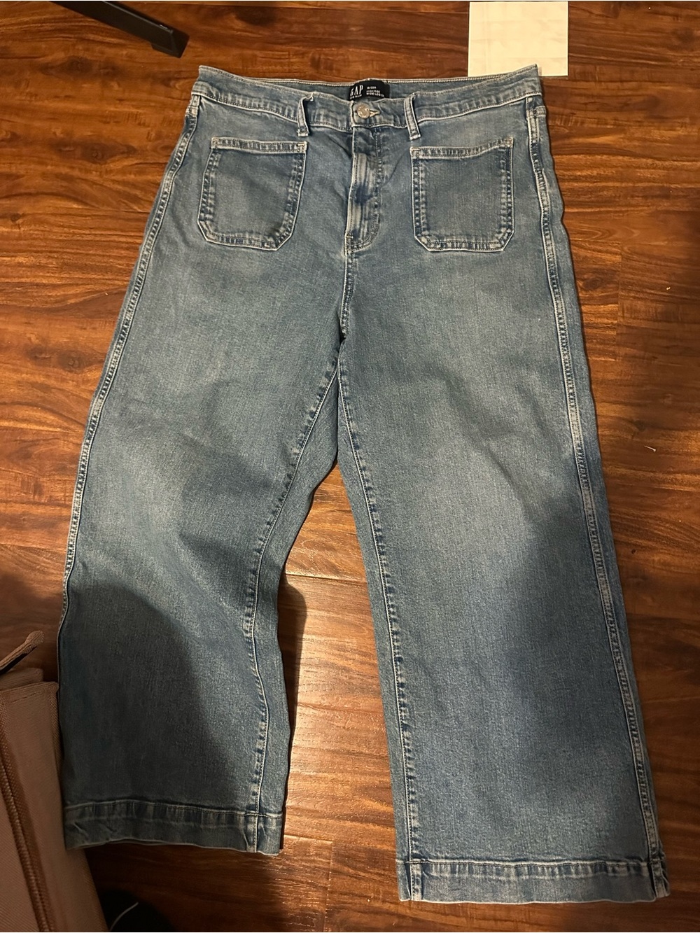 GAP Women’s Wide-Leg Jeans in Light Blue Wash